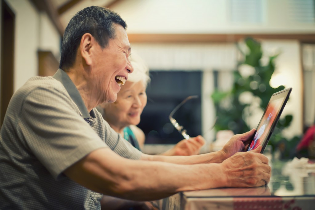 How to make a financial plan that will help you take care of your aging parents